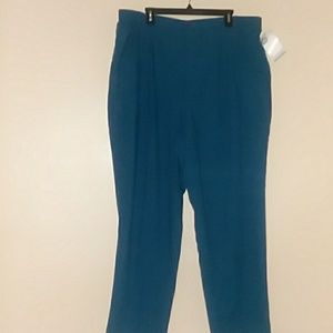 Levi's Women's Pants Size 28W